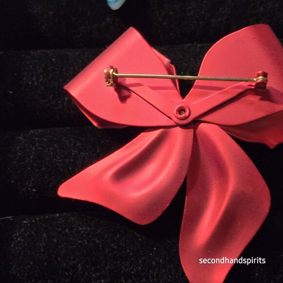 Vtg Red Satin Metal Dimensional Christmas Ribbon Pin Brooch w clear stone -read - Picture 3 of 3